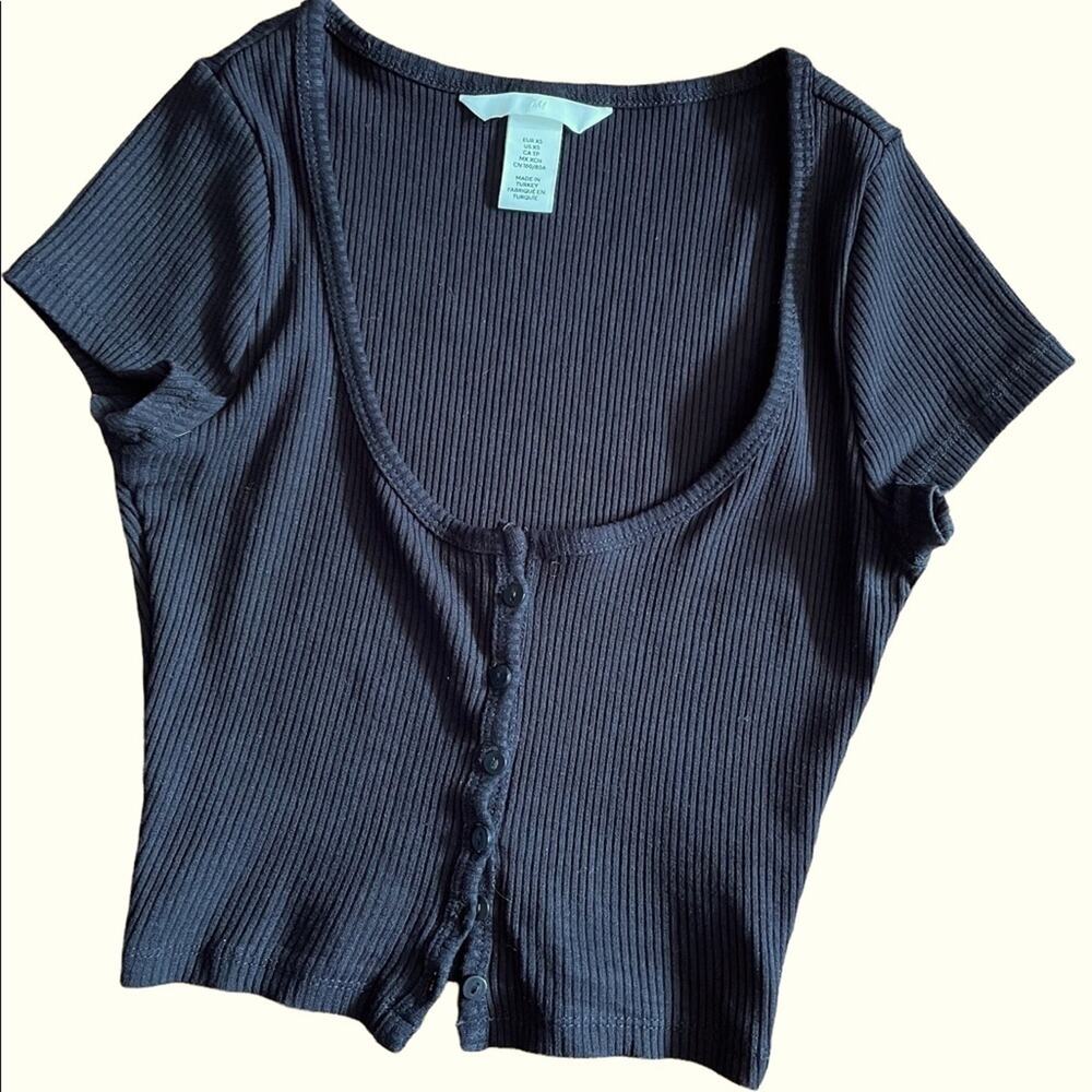 H&M Cropped Top XS Casual Ribbed Stretch Button Front Scoop Neck Black